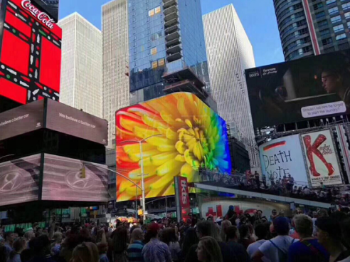 纽约时代广场1600㎡超高分辨率屏正式点亮 上海三思再创巨幕  